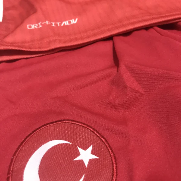 Türk Milli Takım Kırmızı Forma Kişiye Özel Yazı isim seçeneği