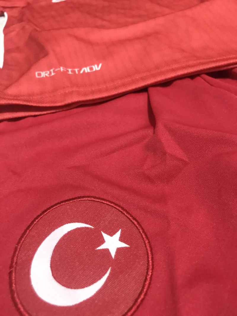 Türk Milli Takım Kırmızı Forma Kişiye Özel Yazı isim seçeneği