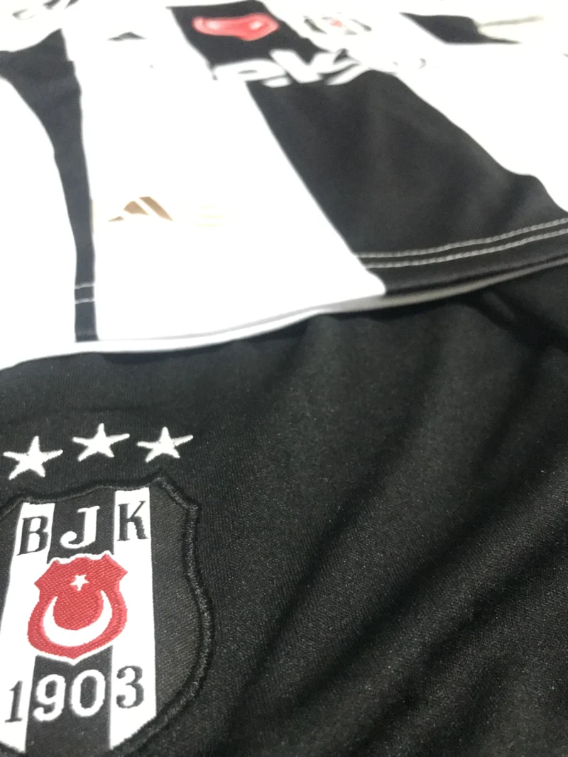 Beşiktaş Yeni Sezon Çocuk forması Siyah şortlu kişiye özel isim içeriği